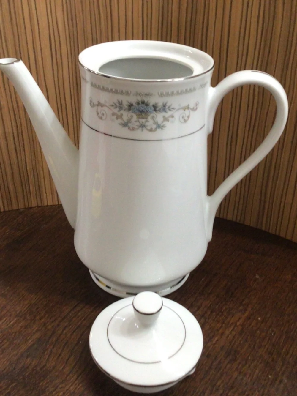 Diane pattern by Wade coffee/tea pot. Excellent shape.from 1960